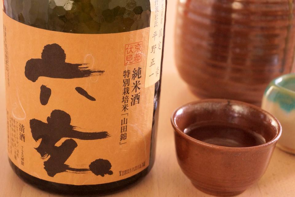 日本酒の定期購入サービス「SAKELIFE」から美味そうな日本酒が届いたので家族旅行に持っていって父と父と飲みました。